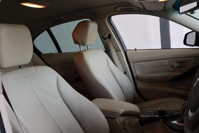 2012 BMW 3 Series 320i auto