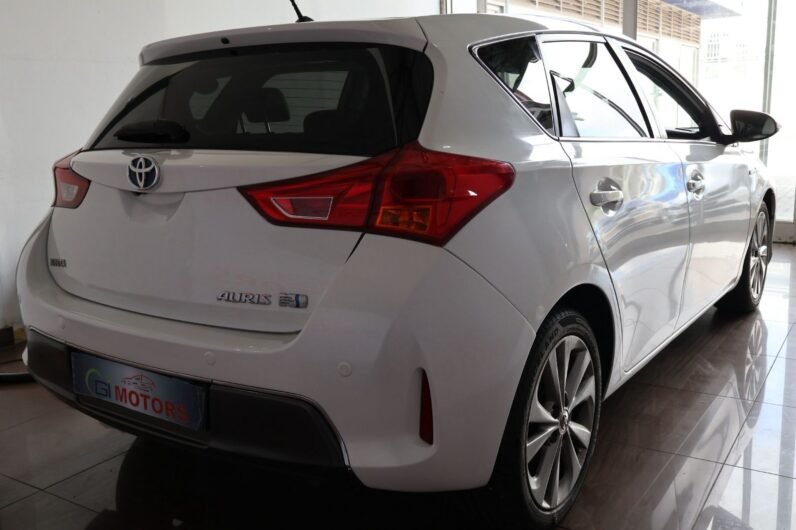 2015 Toyota Auris Hybrid XR