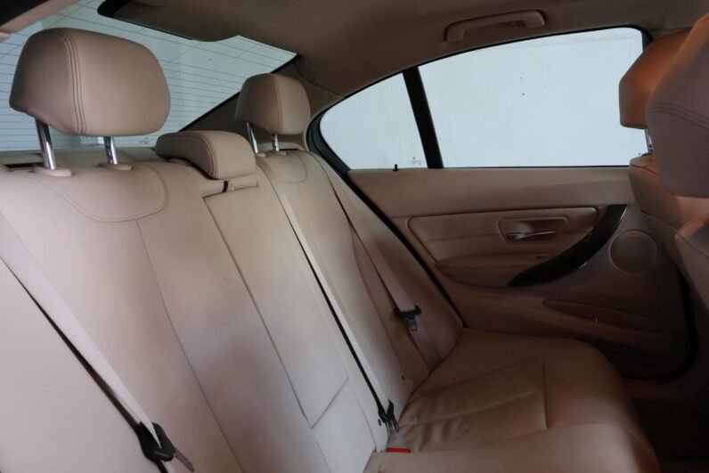 2012 BMW 3 Series 320i auto