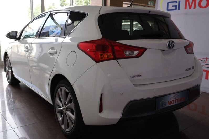 2015 Toyota Auris Hybrid XR