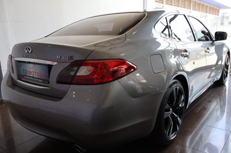 2013 Infiniti Q70 30d / 3.0D S Premium