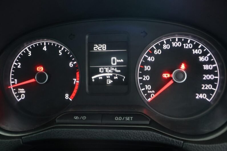 VOLKSWAGEN POLO VIVO