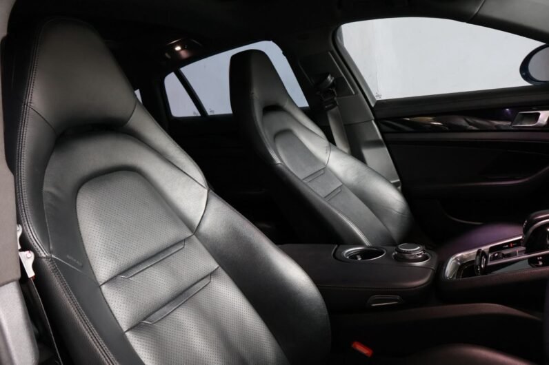 2017 PORSCHE PANAMERA 4