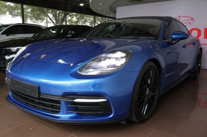 2017 PORSCHE PANAMERA 4