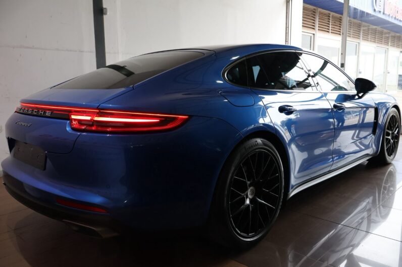 2017 PORSCHE PANAMERA 4