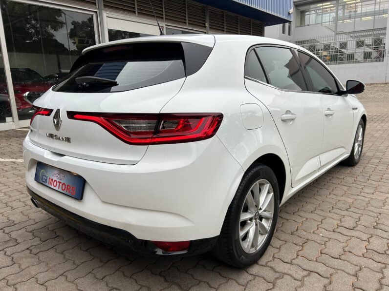 2017 Renault Megane IV 1.6 Dynamique 5-dr