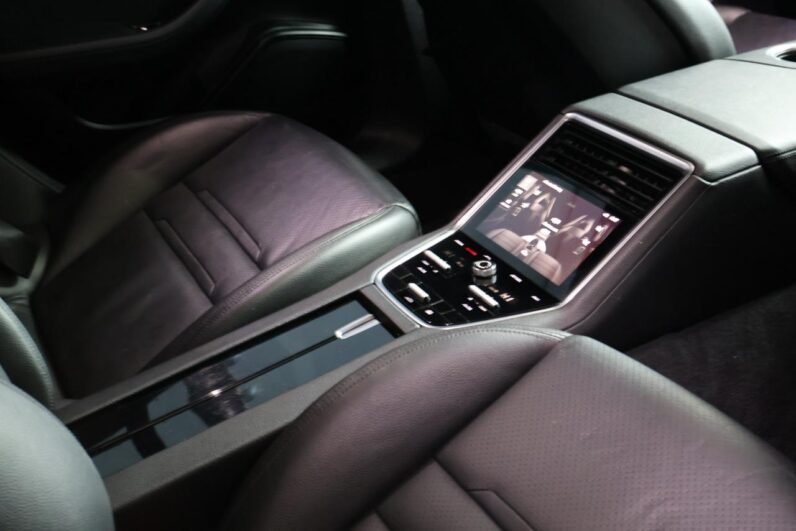 2017 PORSCHE PANAMERA 4