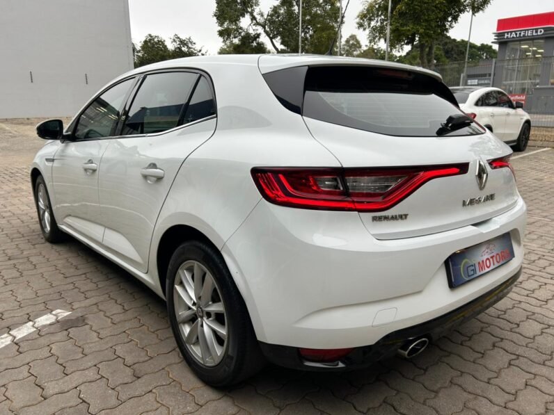 2017 Renault Megane IV 1.6 Dynamique 5-dr