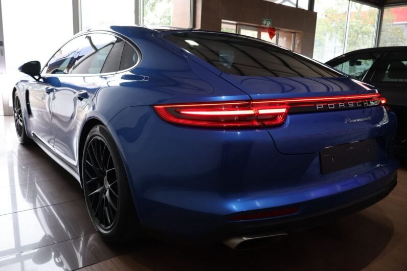 2017 PORSCHE PANAMERA 4