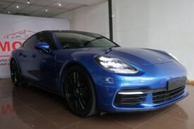 2017 PORSCHE PANAMERA 4