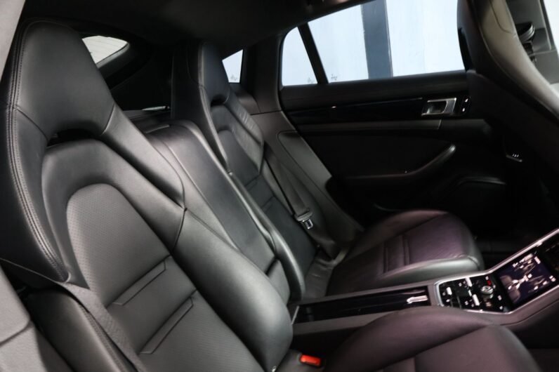 2017 PORSCHE PANAMERA 4