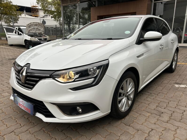 2017 Renault Megane IV 1.6 Dynamique 5-dr