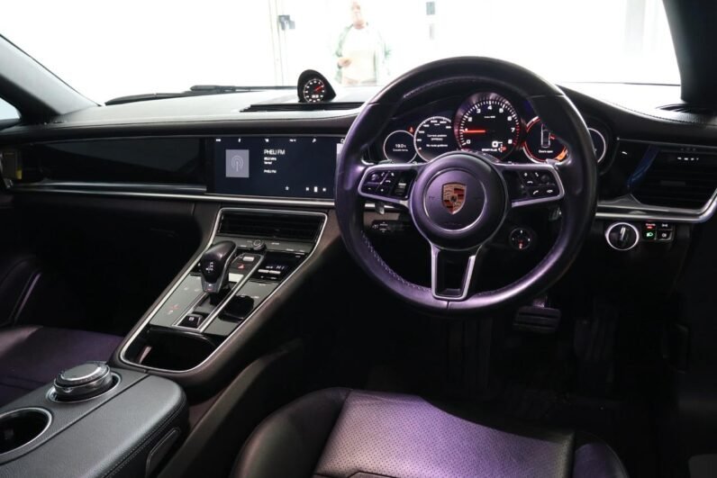 2017 PORSCHE PANAMERA 4