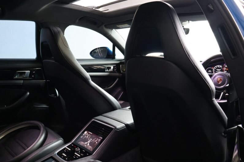 2017 PORSCHE PANAMERA 4