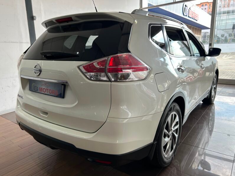 Nissan X-Trail 2.5 SE