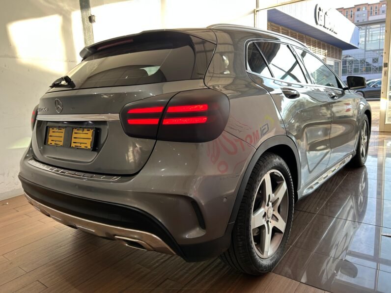 Mercedes-Benz GLA 200d Auto
