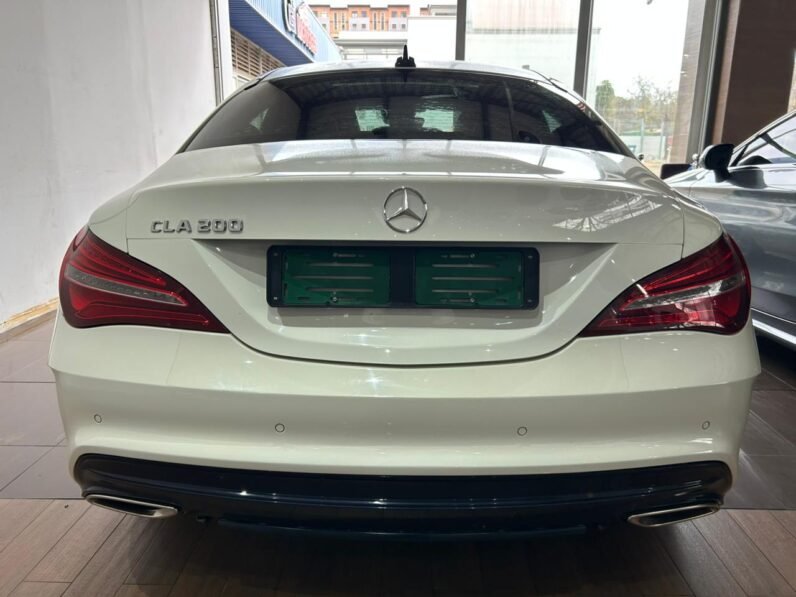 Mercedes-Benz CLA 200 Auto