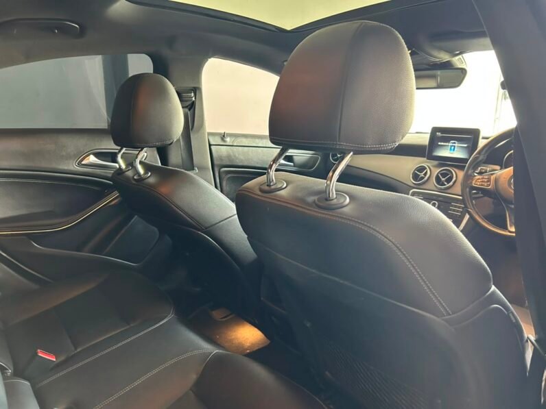 MERCEDES BENZ CLA 220D