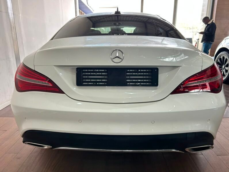 MERCEDES BENZ CLA 220D