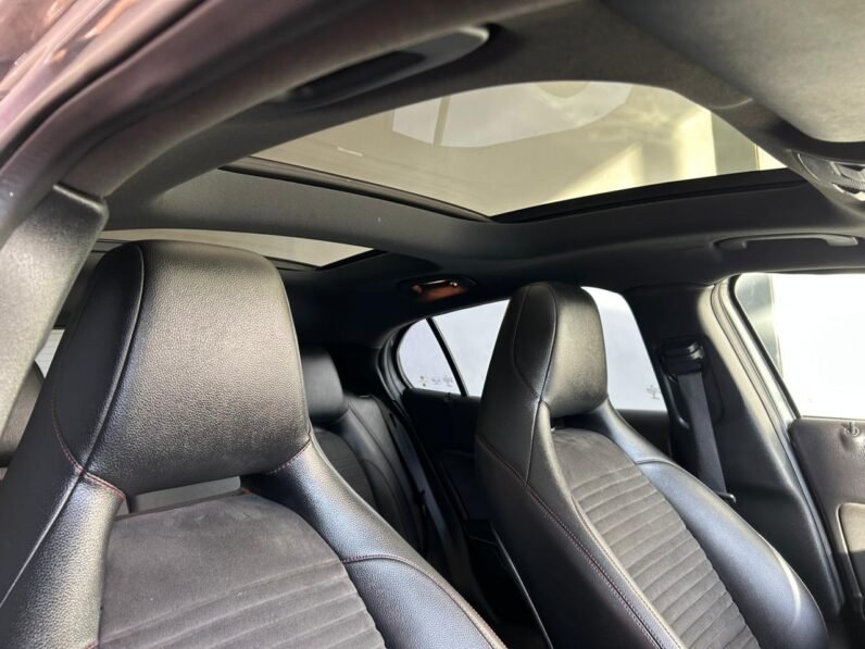 Mercedes-Benz GLA 200d Auto
