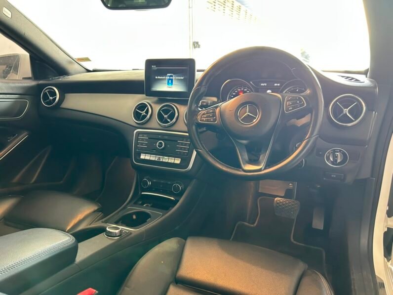 MERCEDES BENZ CLA 220D