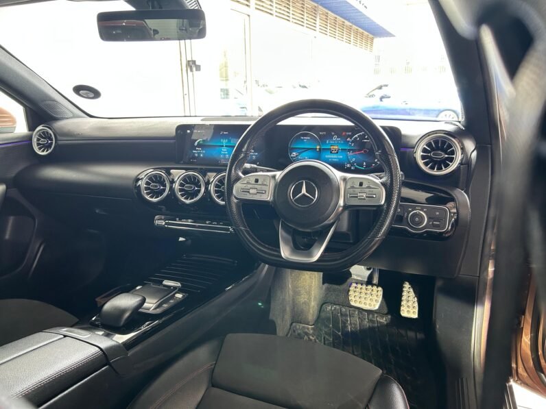 MERCEDES BENZ A200