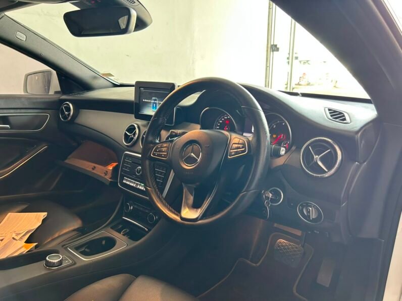 MERCEDES BENZ CLA 220D