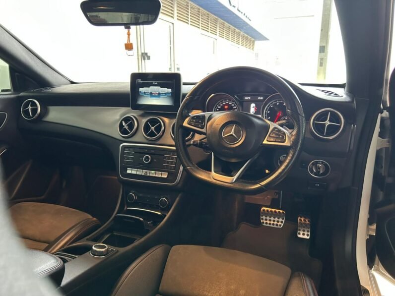 Mercedes-Benz CLA 200 Auto