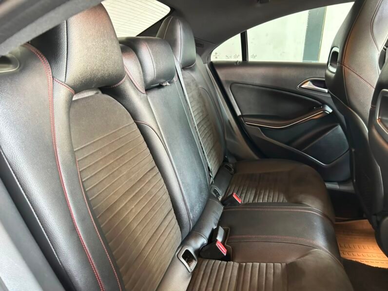 MERCEDES BENZ CLA 200