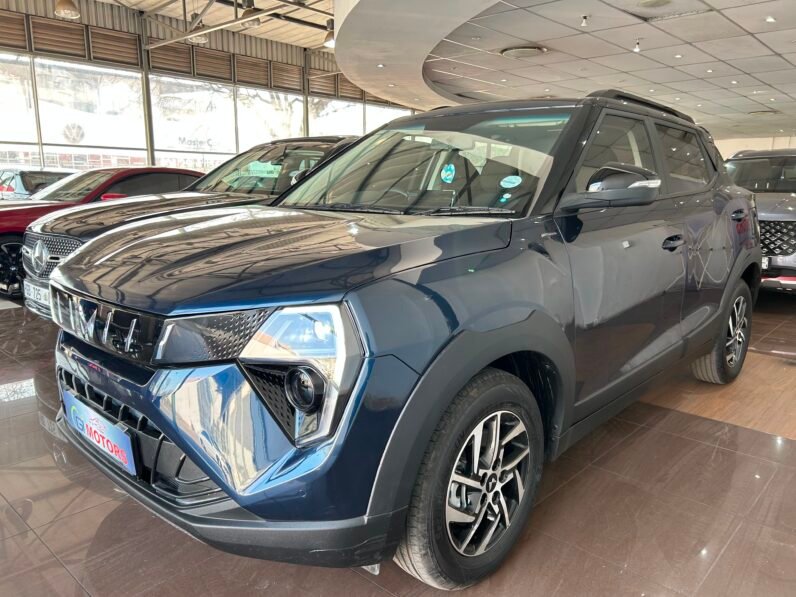 MAHINDRA XUV 3X0