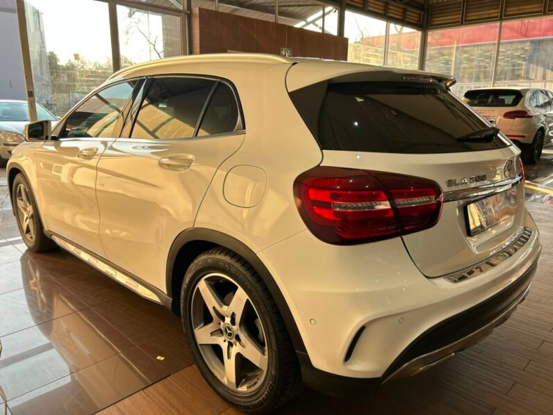 Mercedes-Benz GLA 200