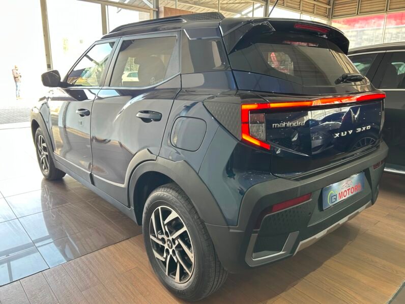 MAHINDRA XUV 3X0