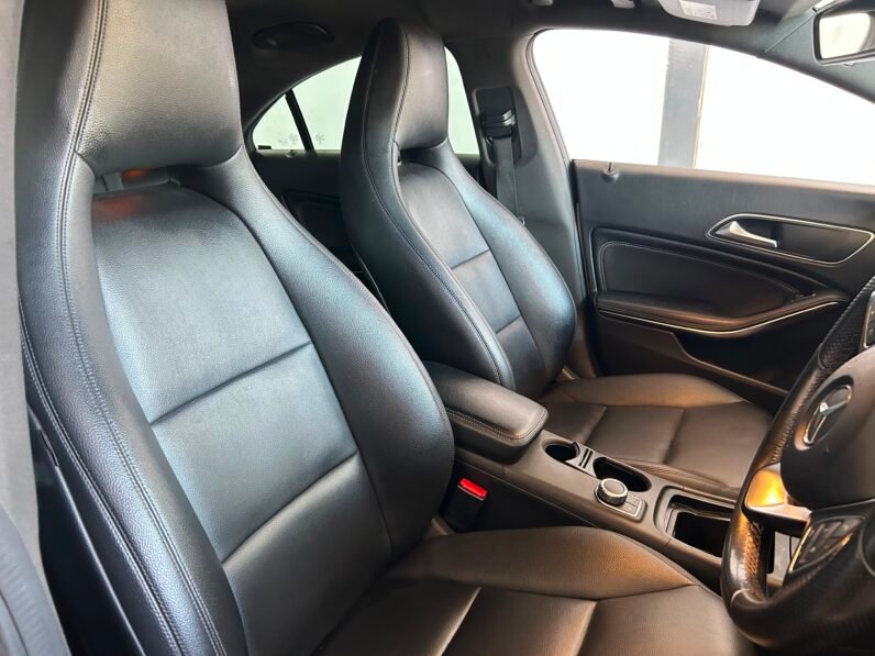 MERCEDES BENZ CLA220D