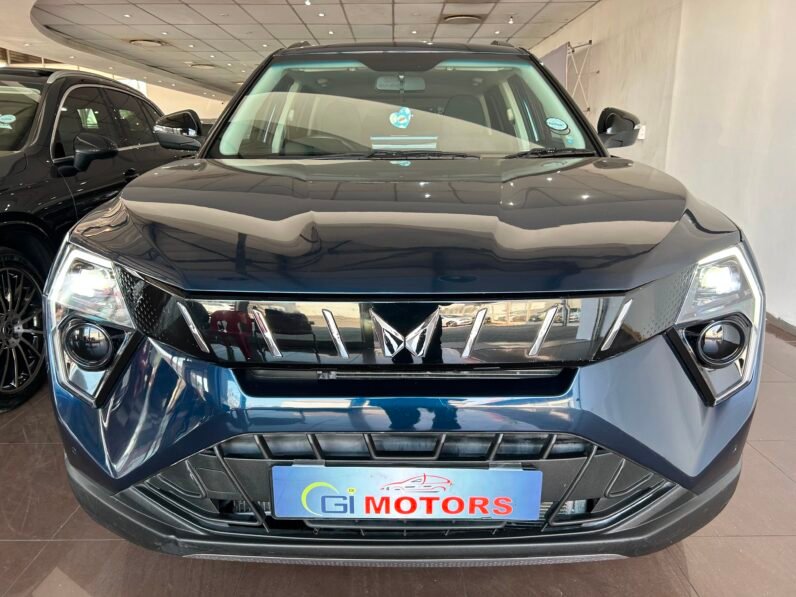 MAHINDRA XUV 3X0