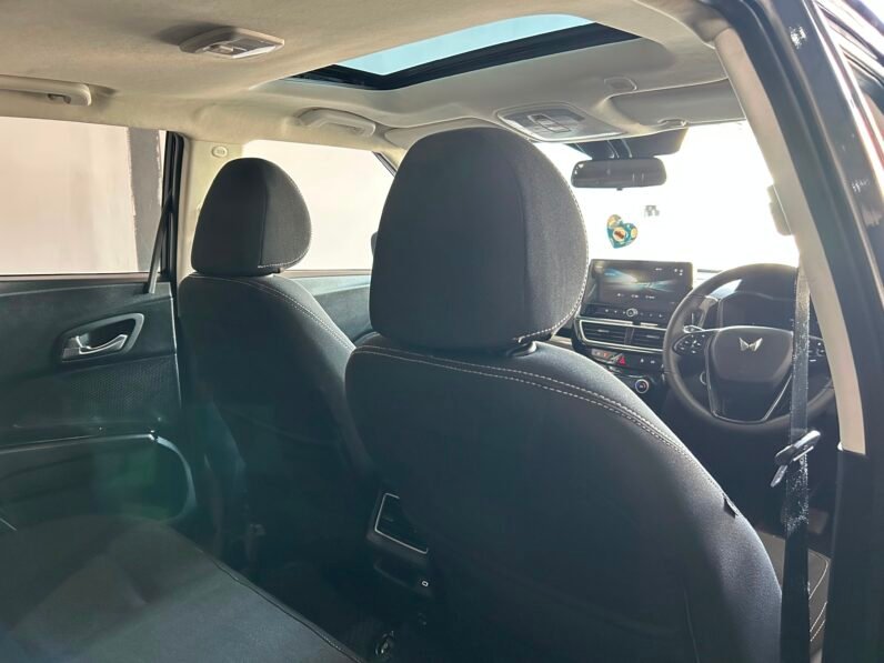 MAHINDRA XUV 3X0