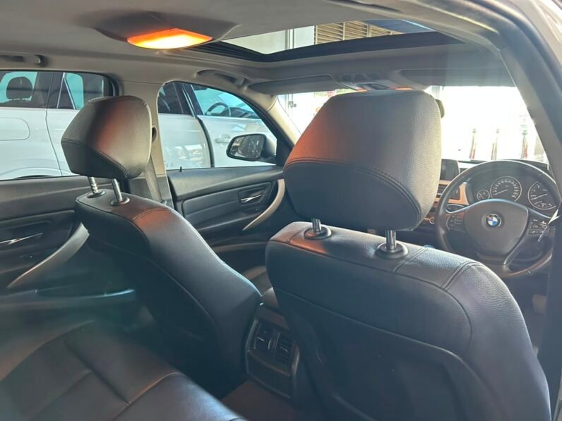 BMW 320i