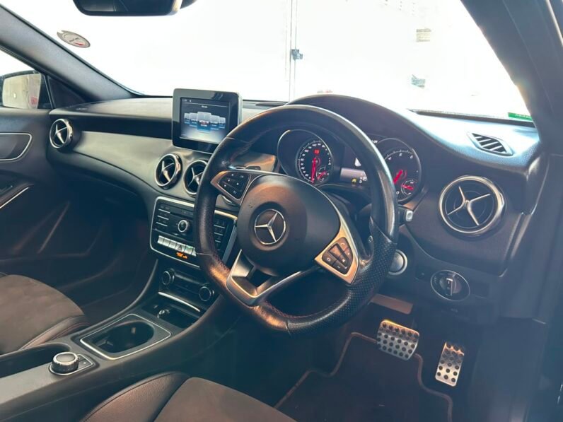 MERCEDES BENZ GLA 200
