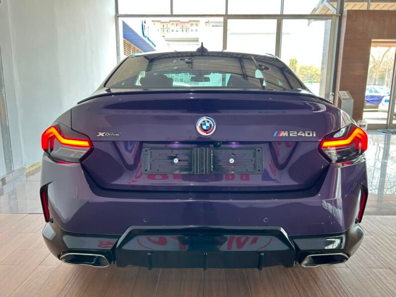 BMW M240i
