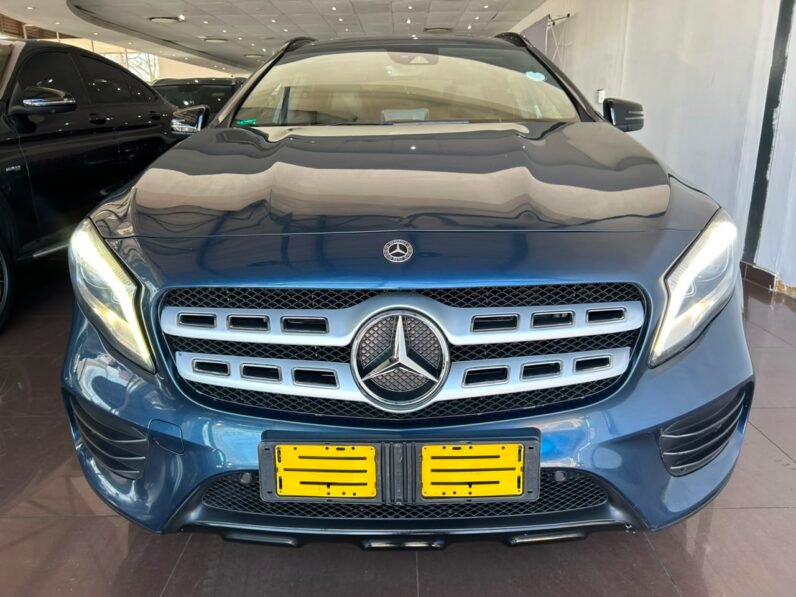 MERCEDES BENZ GLA 200
