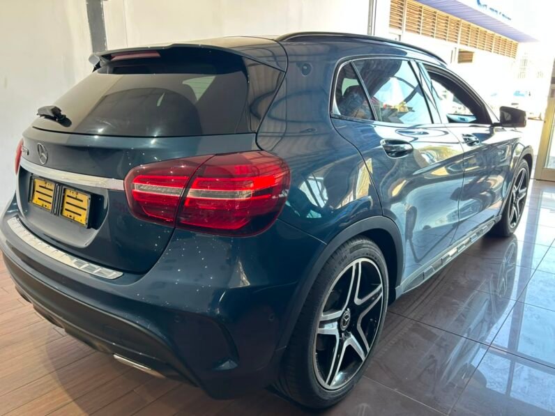 MERCEDES BENZ GLA 200