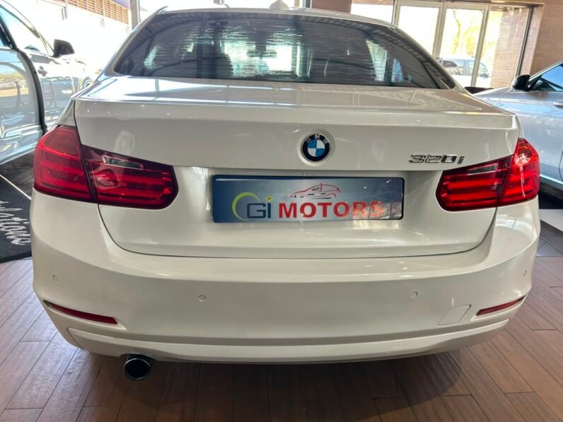 BMW 320i