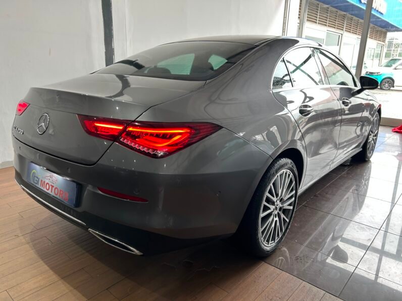 Mercedes-Benz CLA 200 Auto