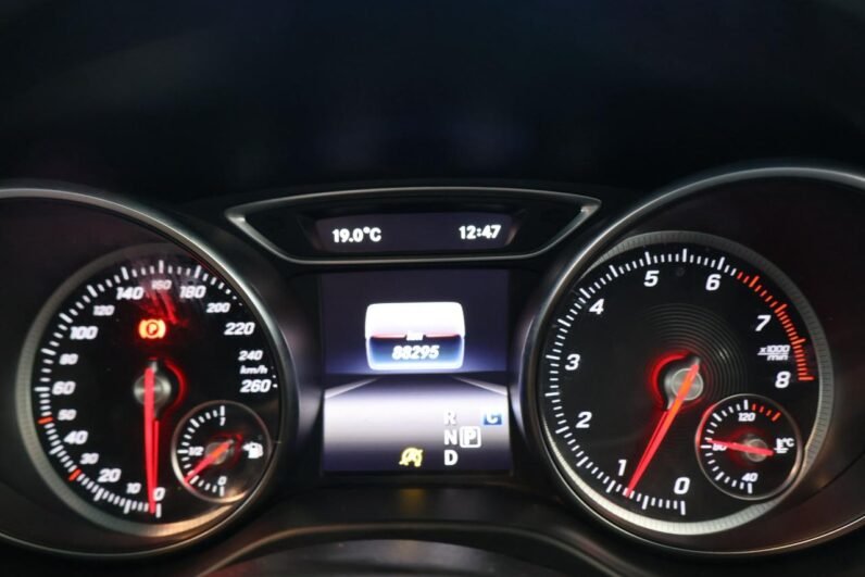 MERCEDES BENZ GLA 200