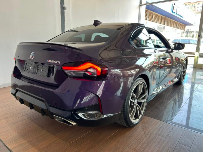 BMW M240i