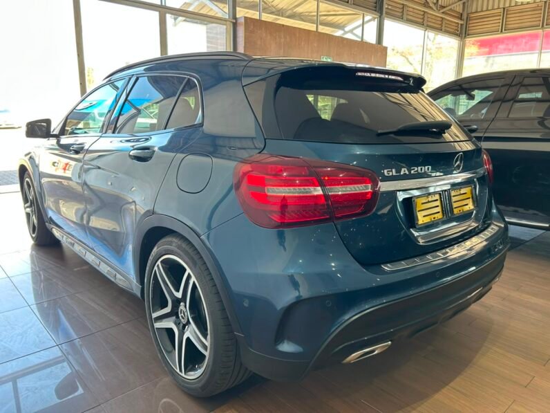 MERCEDES BENZ GLA 200