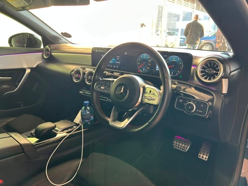 MERCEDES BENZ CLA 200