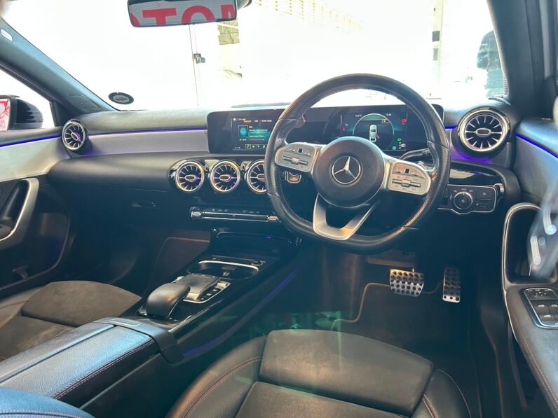 MERCEDES BENZ A200 SEDAN