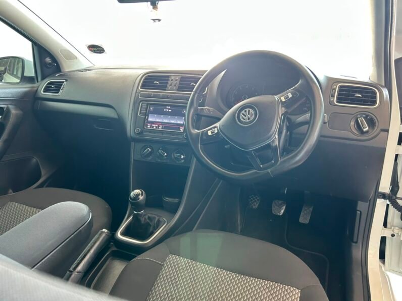 VOLKSWAGEN POLO VIVO 1.6 HIGHLINE