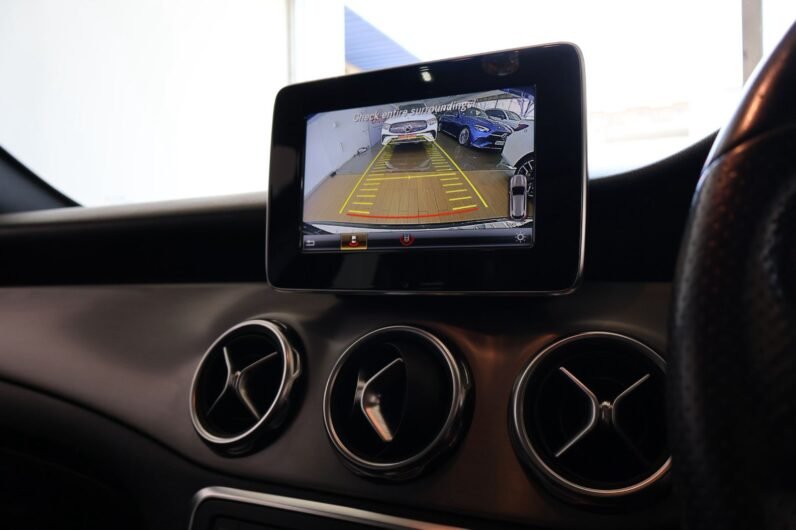 MERCEDES BENZ GLA 200