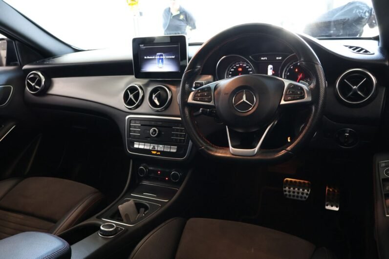 MERCEDES BENZ GLA 200